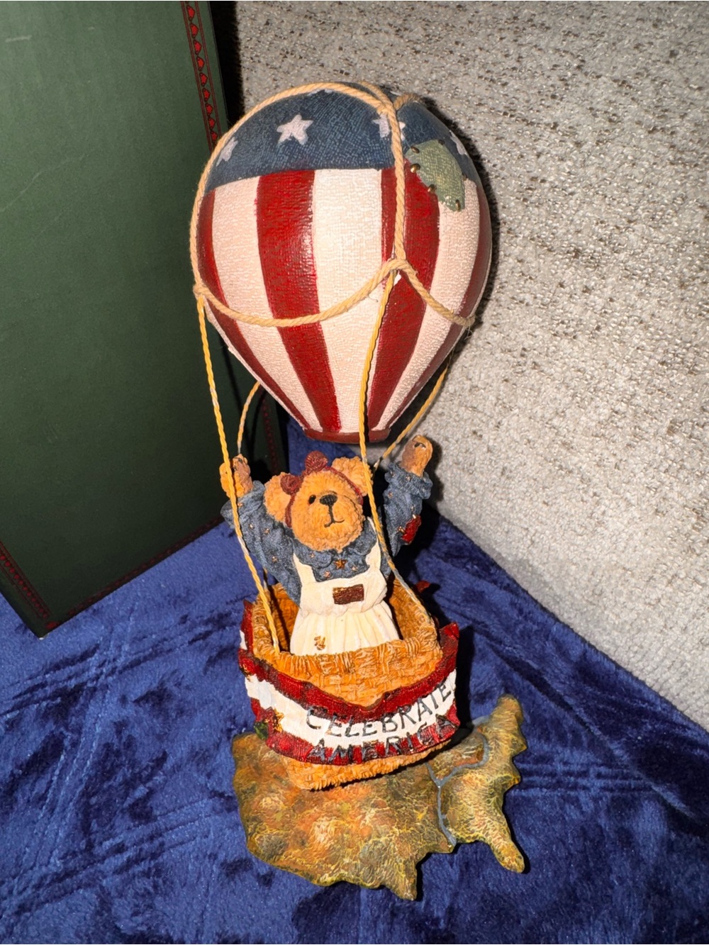 Boyds Bears 2002 Patriotic Hot Air Balloon Figurine - Red, White, Blue with Box